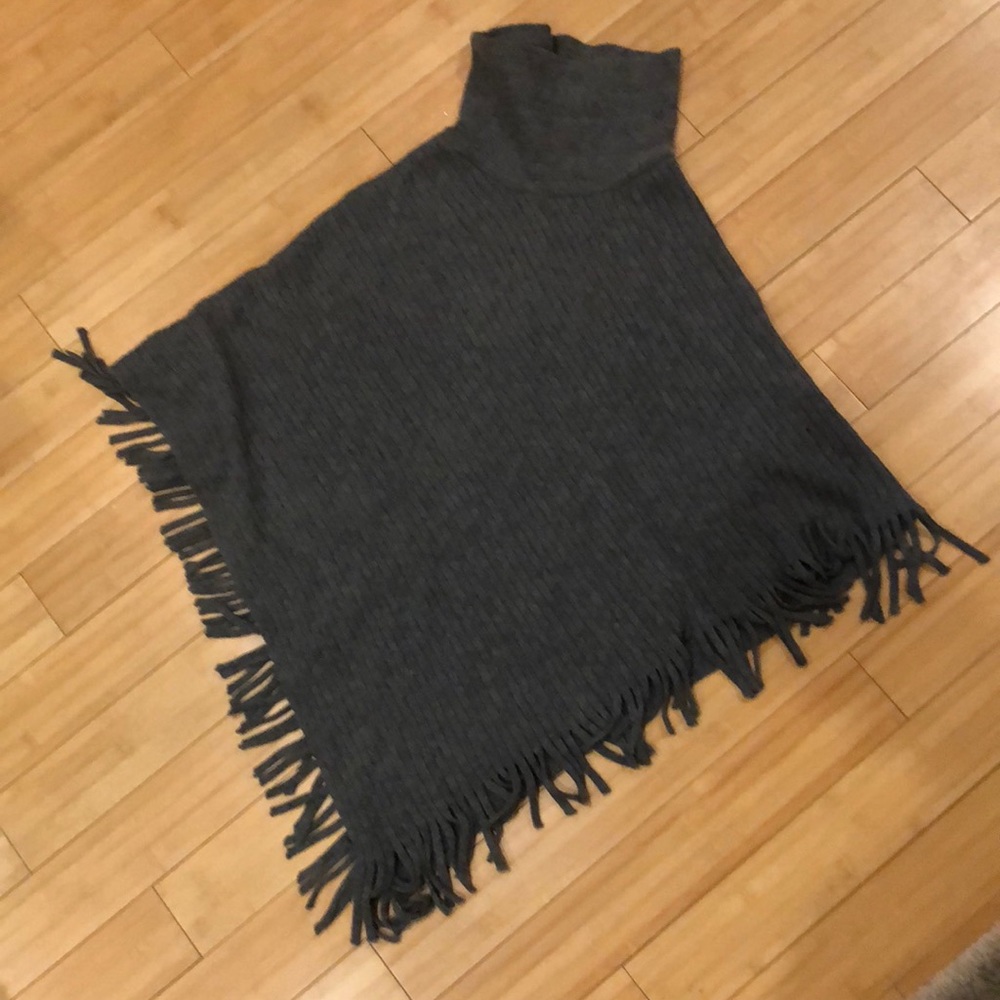 Cute lighter gray poncho